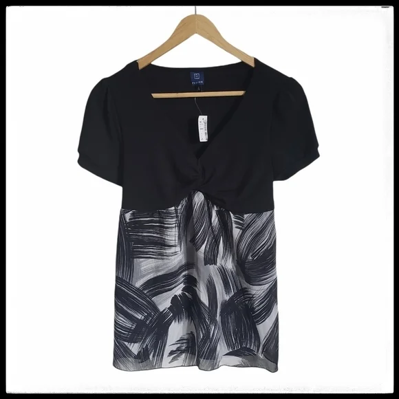 ⭐3/$25⭐ NWT Reitmans Women's Abstract Blouse Size LP - Picture 2 of 15
